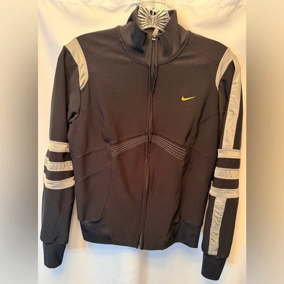 Nike Dri Fit Women’s Size Medium Black Embroidered Track Running Gym Jacket - Picture 2 of 9